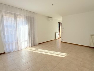 Quadrilocale in Vendita a Lucca, zona Sant'Anna, 275'000&euro;, 80 m², arredato
