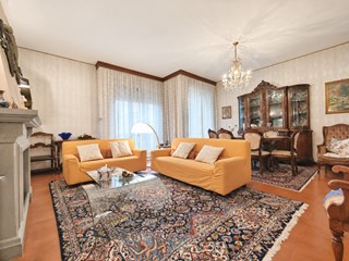 Appartamento in Vendita a Fucecchio, 230'000&euro;, 140 m², con Box