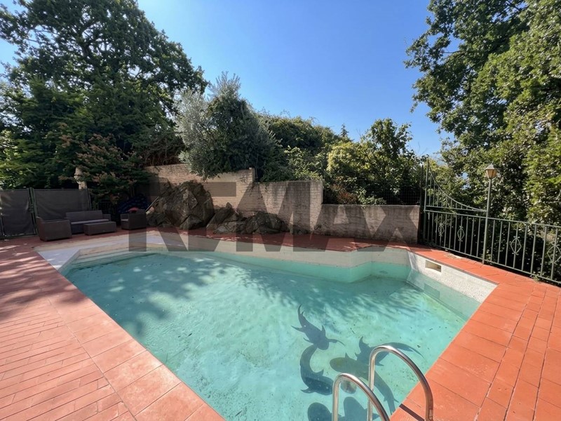 Trilocale in Vendita a Guardia Sanframondi, 110'000&euro;, 159 m²