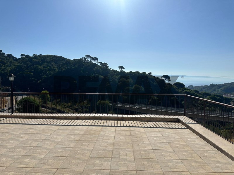 Appartamento in Vendita a Messina, 350'000&euro;, 200 m²