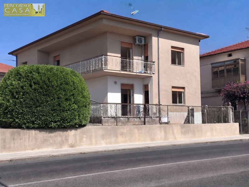 Appartamento in Vendita a Giulianova, 105'000&euro;, 160 m²