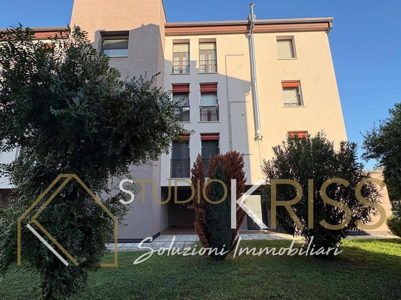 Trilocale in Vendita a Ferrara, 120'000&euro;, 75 m²