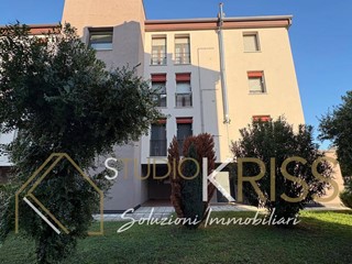 Trilocale in Vendita a Ferrara, 120'000&euro;, 75 m²