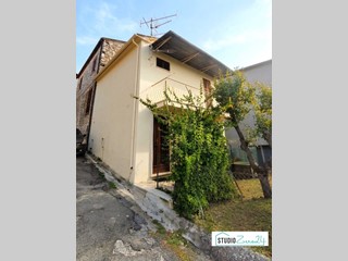 Bilocale in Vendita a Amelia, 45'000&euro;, 68 m²