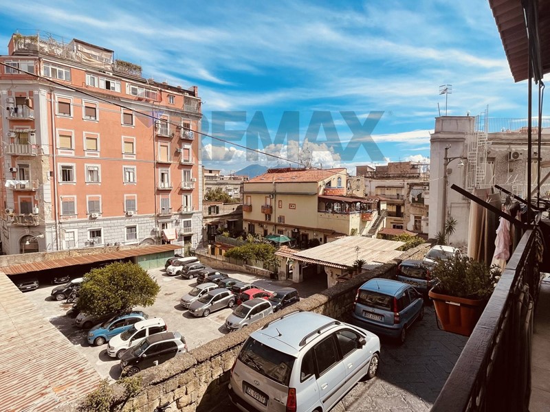 Bilocale in Vendita a Napoli, 90'000&euro;, 44 m²