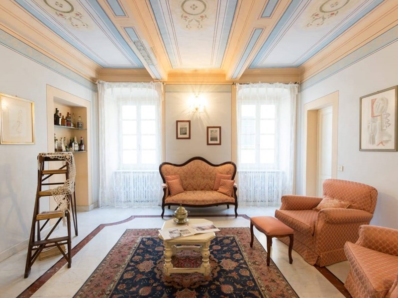 Appartamento in Vendita a Massa, 600 m²