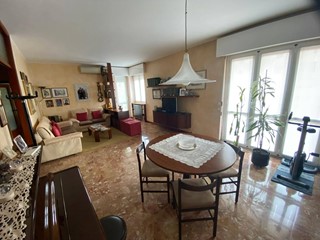 Trilocale in Vendita a Paderno Dugnano, 250'000&euro;, 130 m²