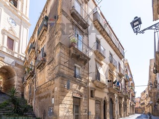 Quadrilocale in Vendita a Caltagirone, 49'000&euro;, 95 m²