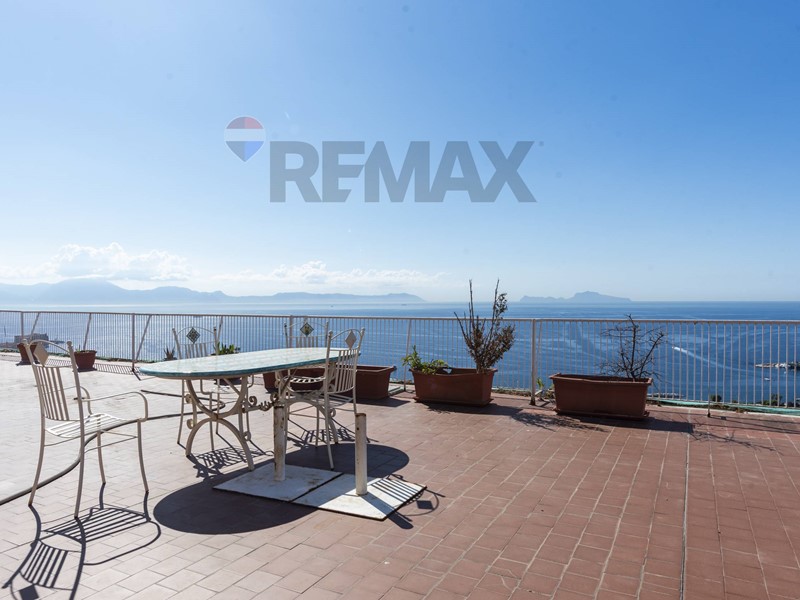 Appartamento in Vendita a Napoli, 3'000'000&euro;, 240 m²