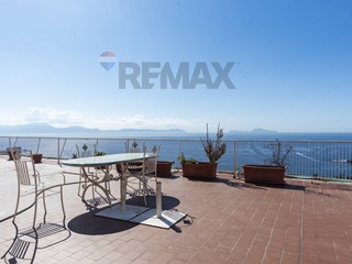 Appartamento in Vendita a Napoli, 3'000'000&euro;, 240 m²