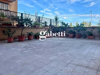 Bilocale in Vendita a Roma, 239'000&euro;, 80 m²