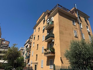 Bilocale in Vendita a Roma, 210'000&euro;, 75 m²