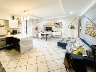 Trilocale in Vendita a Giugliano in Campania, 165'000&euro;, 90 m², con Box