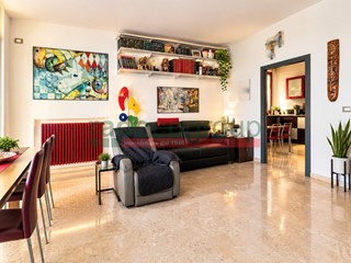 Appartamento in Vendita a Livorno, zona Accademia, 480'000&euro;, 200 m², con Box