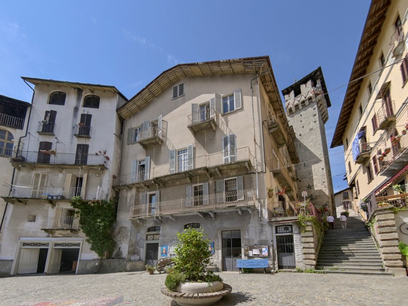 Appartamento in Vendita a Lanzo Torinese, 240'000&euro;, 650 m², con Box
