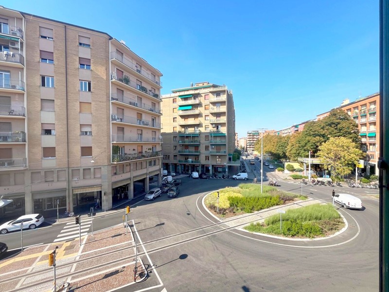 Trilocale in Affitto a Bologna, zona Centro, 1'165&euro;, 75 m², arredato