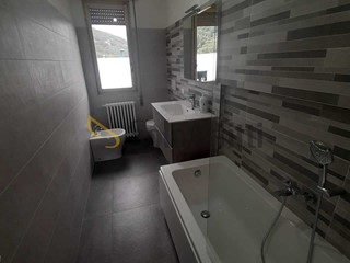 Quadrilocale in Affitto a Brescia, zona Villaggio Prealpino, 1'200&euro;, 120 m², arredato