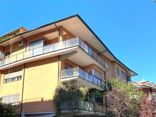 Quadrilocale in Vendita a Roma, zona Ardeatino, 770'000&euro;, 158 m², con Box