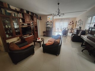 Appartamento in Affitto a Aulla, 850&euro;, 130 m², arredato