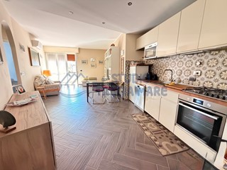 Trilocale in Vendita a Taggia, zona Arma Di Taggia, 280'000&euro;, 95 m², arredato, con Box