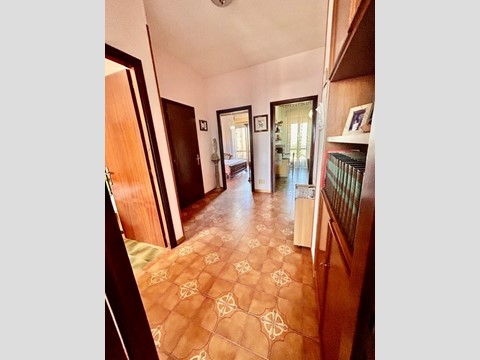 Quadrilocale in Vendita a Tivoli, zona Bagni Di Tivoli, 155'000&euro;, 115 m²