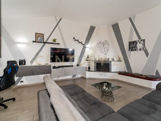 Quadrilocale in Vendita a Mascalucia, 124'000&euro;, 140 m²
