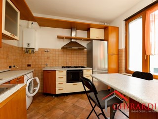 Appartamento in Vendita a Genova, zona Sestri Ponente, 89'000&euro;, 97 m², arredato