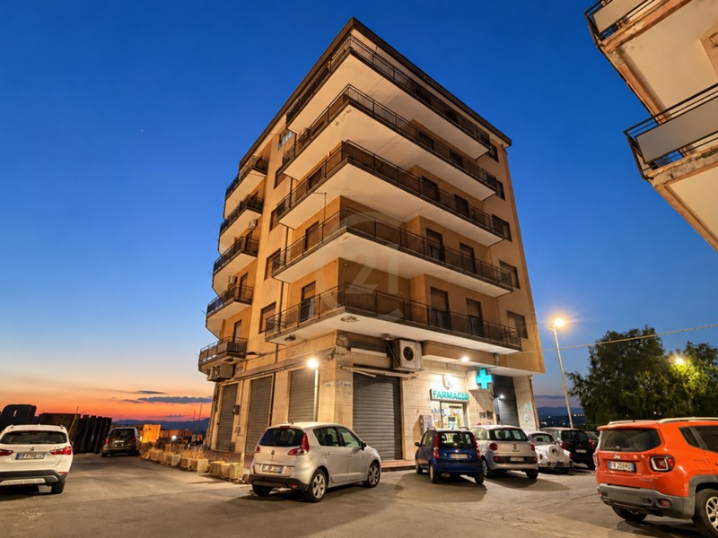 Appartamento in Vendita a Paternò, zona Centro, 125'000&euro;, 181 m²