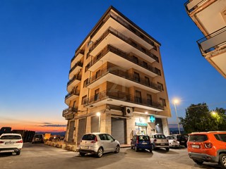 Appartamento in Vendita a Paternò, zona Centro, 125'000&euro;, 181 m²