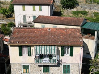 Quadrilocale in Vendita a Ventimiglia, zona Calvo, 155'000&euro;, 98 m²