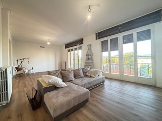 Appartamento in Vendita a Lucca, zona Sant'Anna, 460'000&euro;, 140 m², arredato, con Box
