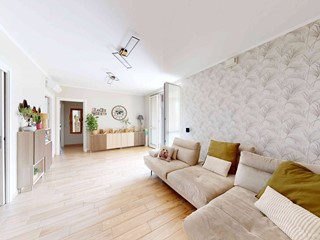 Trilocale in Vendita a Lonate Ceppino, 219'000&euro;, 98 m²