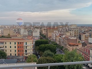 Appartamento in Affitto a Catania, 1'200&euro;, 177 m²