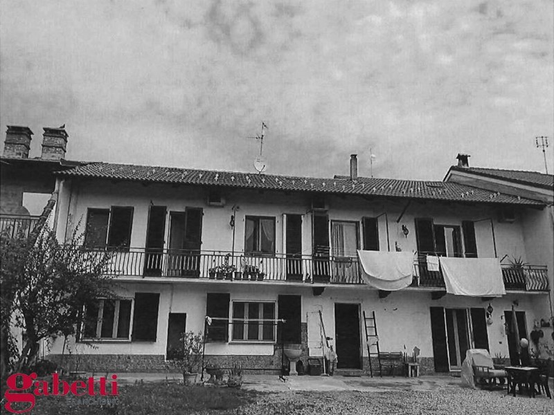 Appartamento in Vendita a Caramagna Piemonte, 29'970&euro;, 225 m²