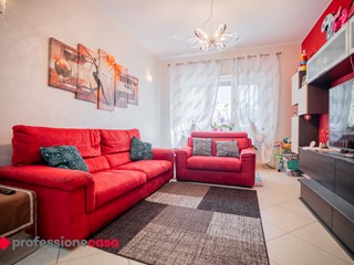 Quadrilocale in Vendita a Pinerolo, 159'000&euro;, 105 m², con Box