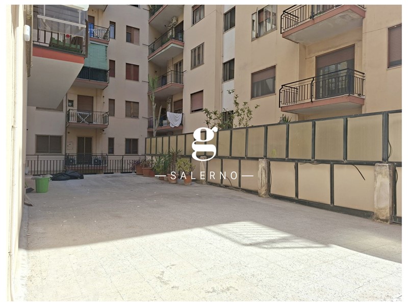 Appartamento in Affitto a Salerno, 1'200&euro;, 140 m²