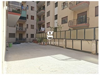 Appartamento in Affitto a Salerno, 1'200&euro;, 140 m²