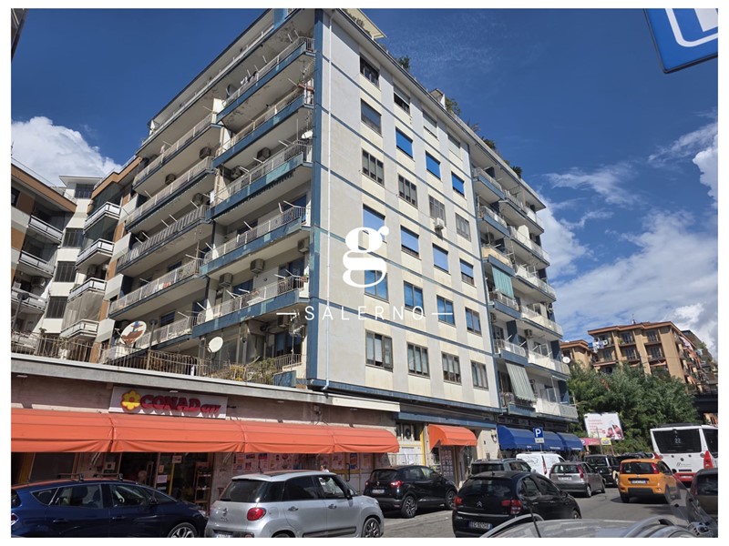 Appartamento in Affitto a Salerno, 1'200&euro;, 143 m², arredato