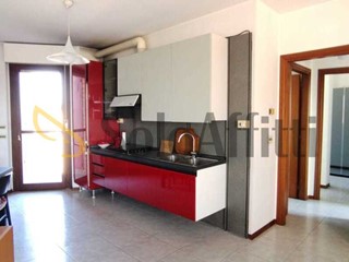 Trilocale in Affitto a Nichelino, 620&euro;, 82 m², arredato, con Box