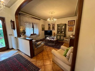 Appartamento in Vendita a Lucca, zona Nave, 280'000&euro;, 105 m², con Box