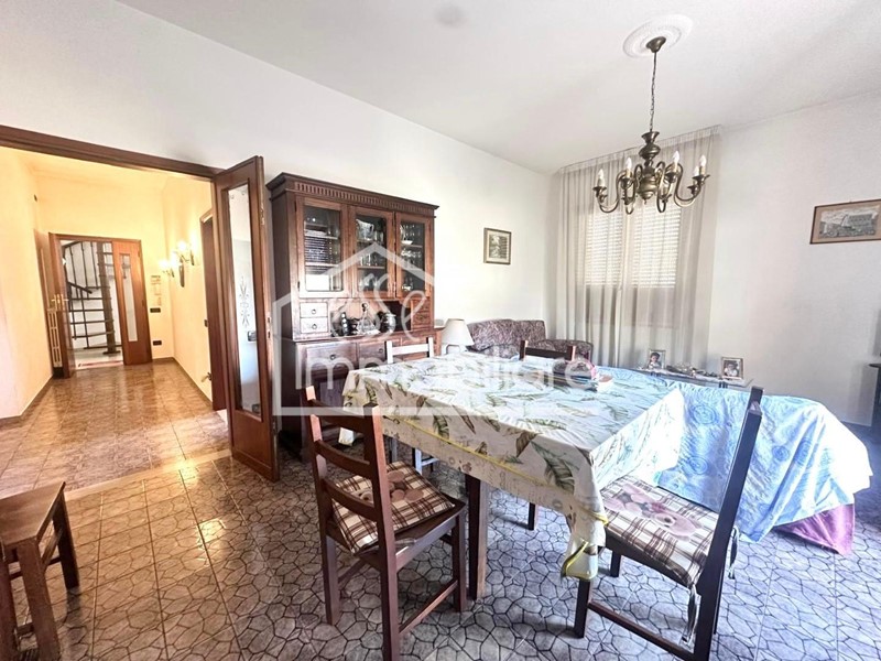 Appartamento in Vendita a Empoli, 270'000&euro;, 140 m², con Box