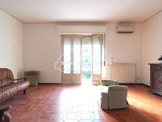 Appartamento in Vendita a Lucca, zona Sant'Anna, 285'000&euro;, 120 m², con Box