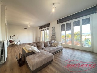 Appartamento in Vendita a Lucca, zona Sant'Anna, 460'000&euro;, 140 m², arredato, con Box