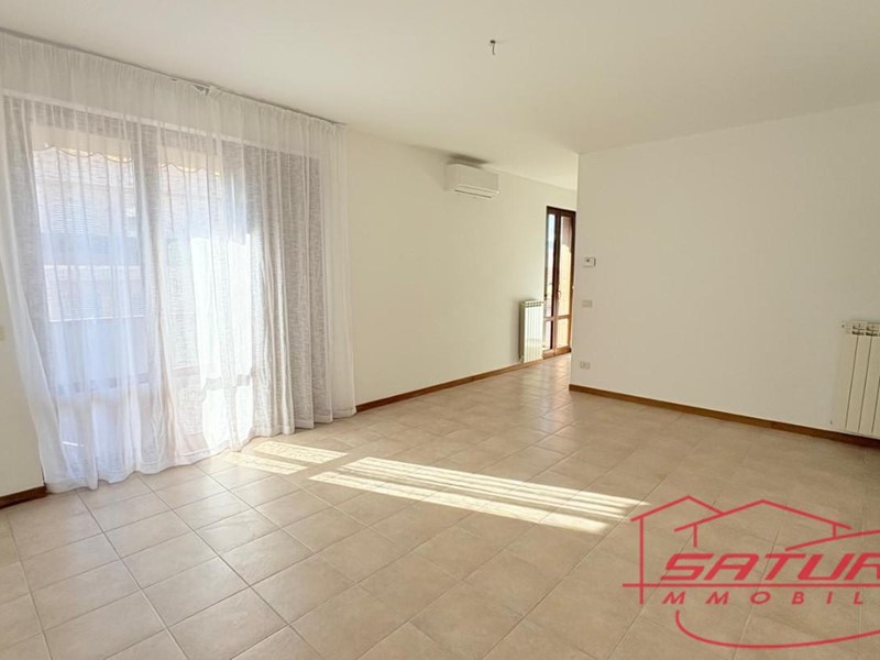 Quadrilocale in Vendita a Lucca, zona Sant'Anna, 275'000&euro;, 80 m², arredato