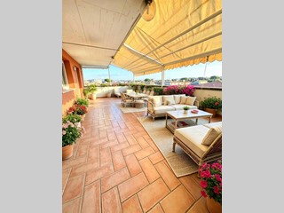 Attico in Vendita a Carrara, zona Marina di Carrara, 419'000&euro;, 120 m²