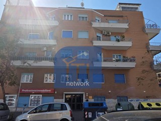 Trilocale in Vendita a Roma, 229'000&euro;, 86 m²
