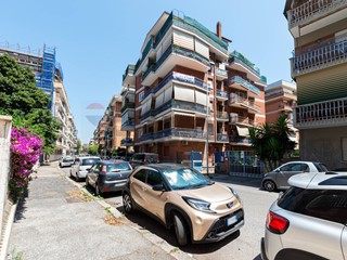 Bilocale in Vendita a Roma, 205'000&euro;, 80 m²