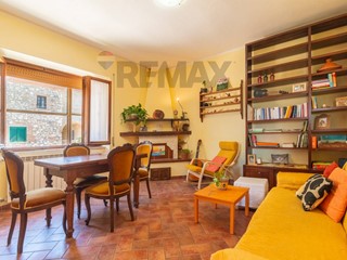 Quadrilocale in Vendita a Semproniano, 125'000&euro;, 126 m²