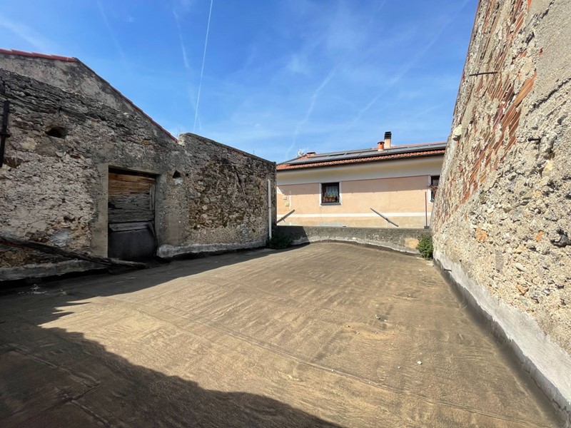 Appartamento in Vendita a Tovo San Giacomo, 165'000&euro;, 300 m²