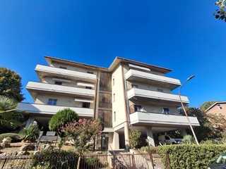 Appartamento in Vendita a Teramo, 100'000&euro;, 115 m²